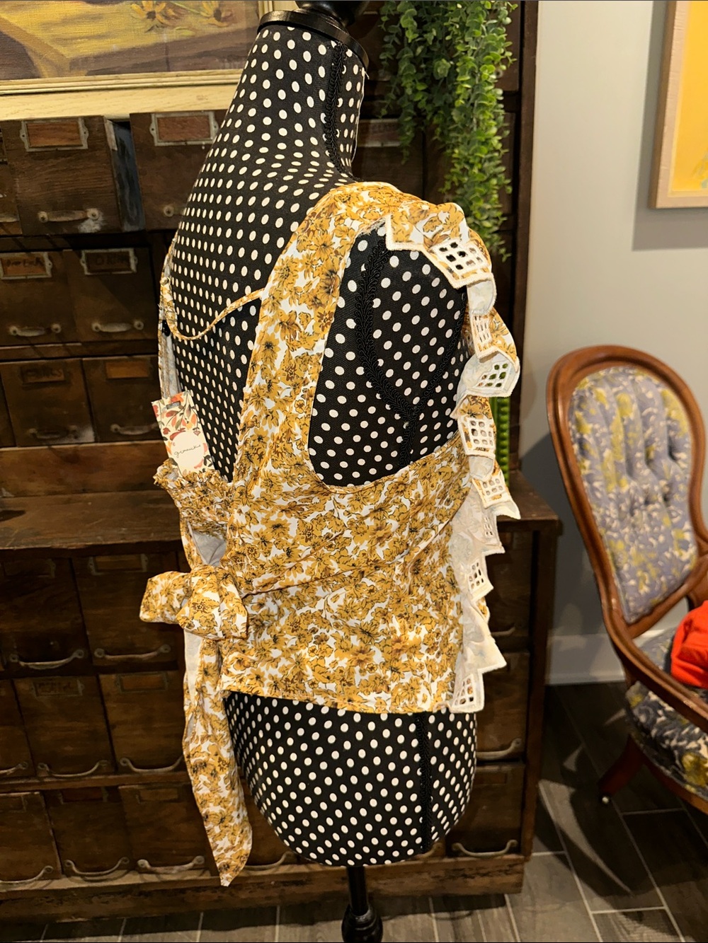 Gimmicks floral ruffle top - Picture 4 of 6